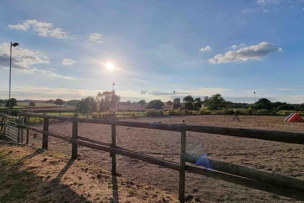 Hillfields Farm Barn - A Rural Equestrian Escape Apartment Coventry Exterior photo